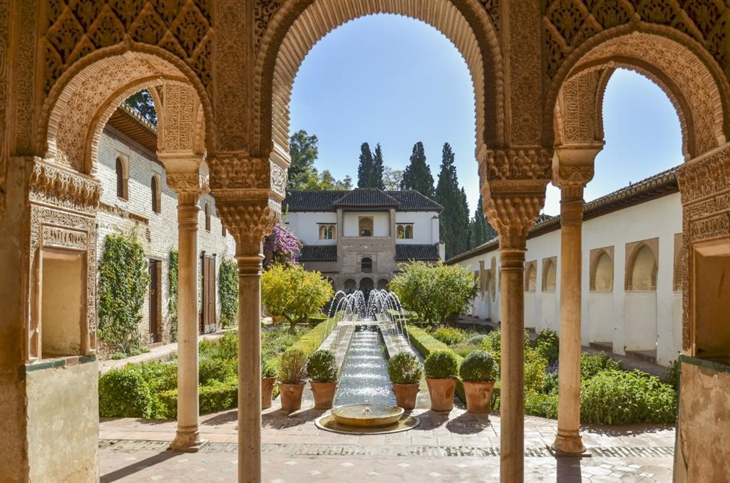 alhambra guided tour granada from malaga